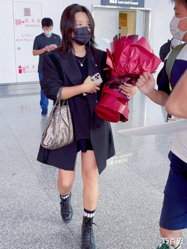 巧百搭|何洁衣品大翻车？不好意思让你失望了，明白这个道理后她衣品倍增