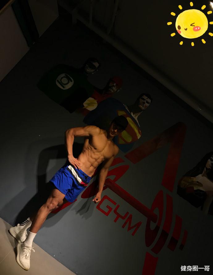 健身圈一哥 肌肉模特在上海，187cm大长腿，腹肌像搓衣板，人鱼线也很吸睛！