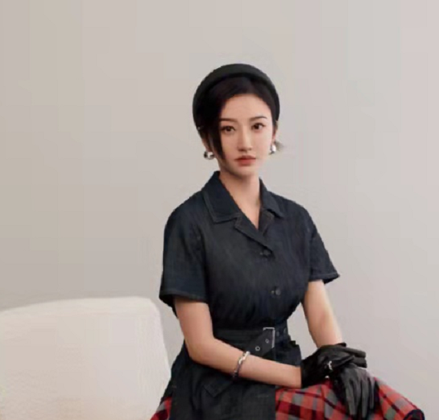 时尚风行派|景甜颜值惊艳到我了!大翻领皮夹克勒出小蛮腰,酷girl风太有个性