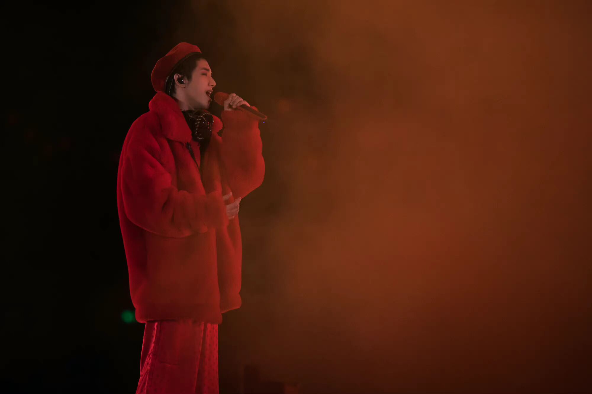 佟丽娅|红色因他而红,红诠释了他的轻狂与爱意张扬,红与华晨宇绝配