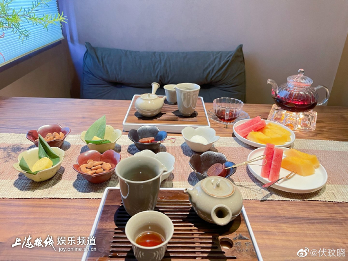 伏玟晓|曾上综艺节目闪嫁! 上海电视台二婚美女主播伏玟晓穿透视装晒美照!