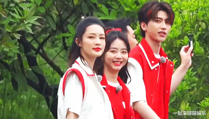 星光大道|《跑男》最新路透，30岁谭松韵跟31岁baby同框后，状态很明显