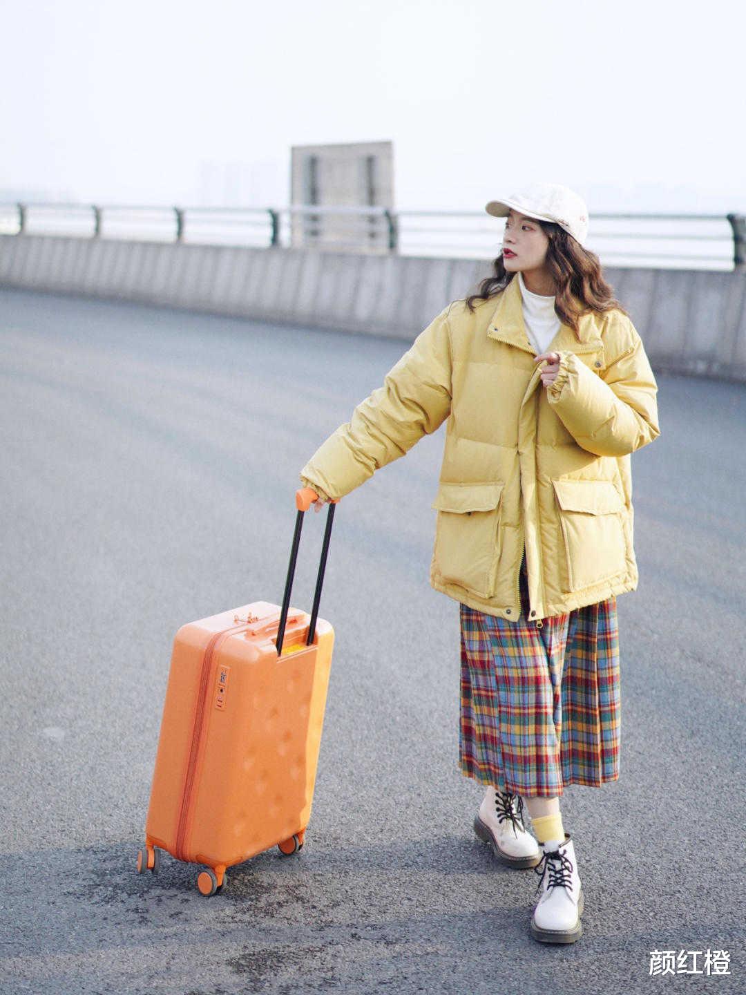颜红橙 穿羽绒服又厚又土气？试试这些流行的穿搭法则，时髦又洋气还暖和