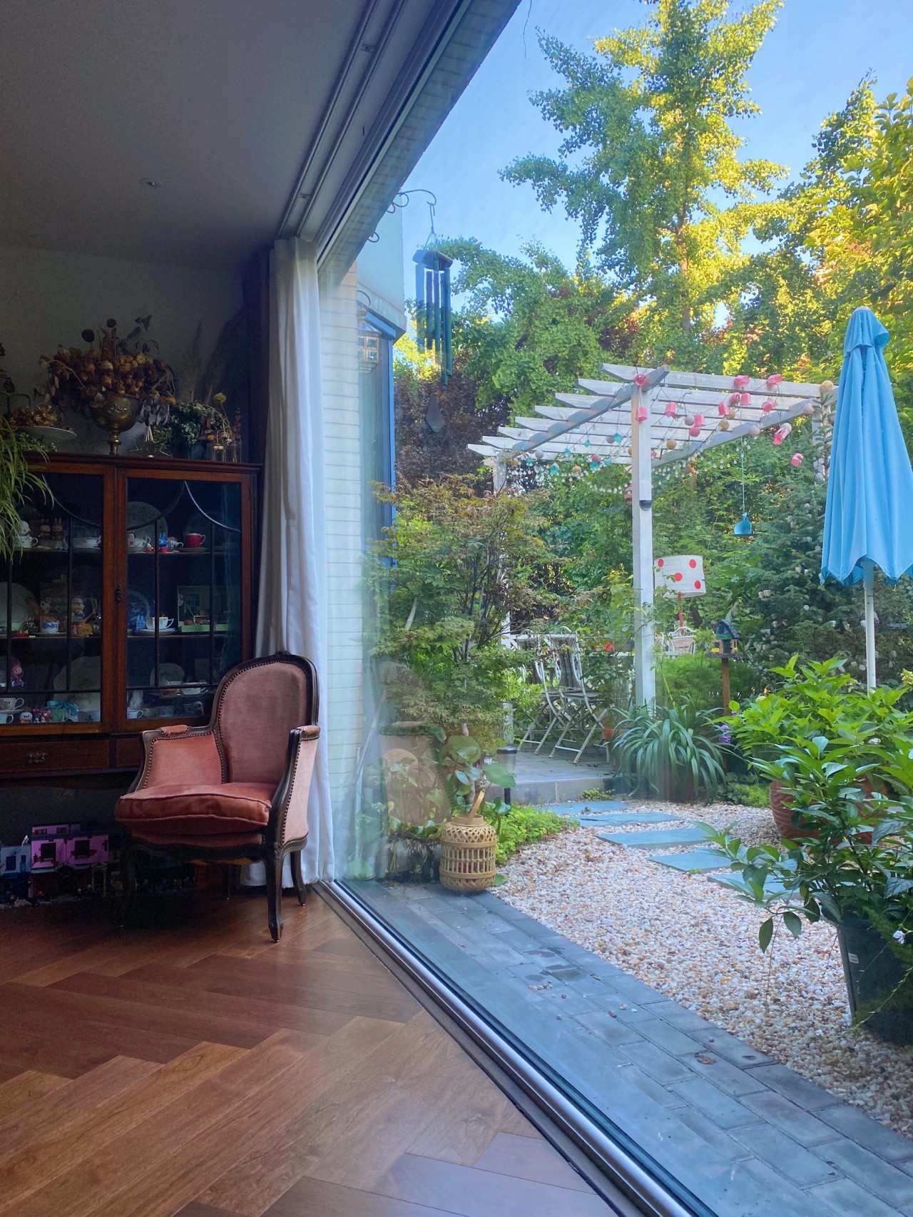 买这房子，就是看上这个40㎡的院子，改造后美得像一幅四季风景画