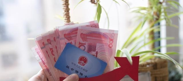 静静聊澸情|养老金越涨差距越大，有人建议高于5000的不能再涨，是否可行？