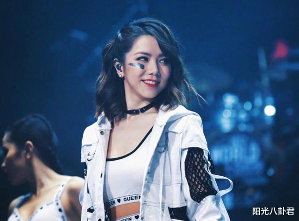 虞书欣|17位烦恼不一的女星，有人脱发秃顶治不好，有人反复发胖患抑郁