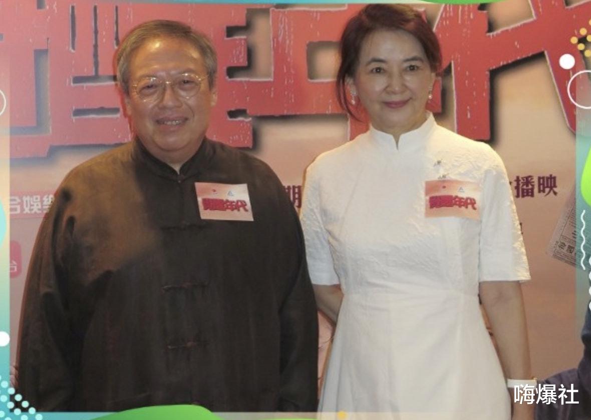 胡慧中|米雪跟胡慧中后台合影，不修图满脸皱纹和斑，但原生态的都漂亮！