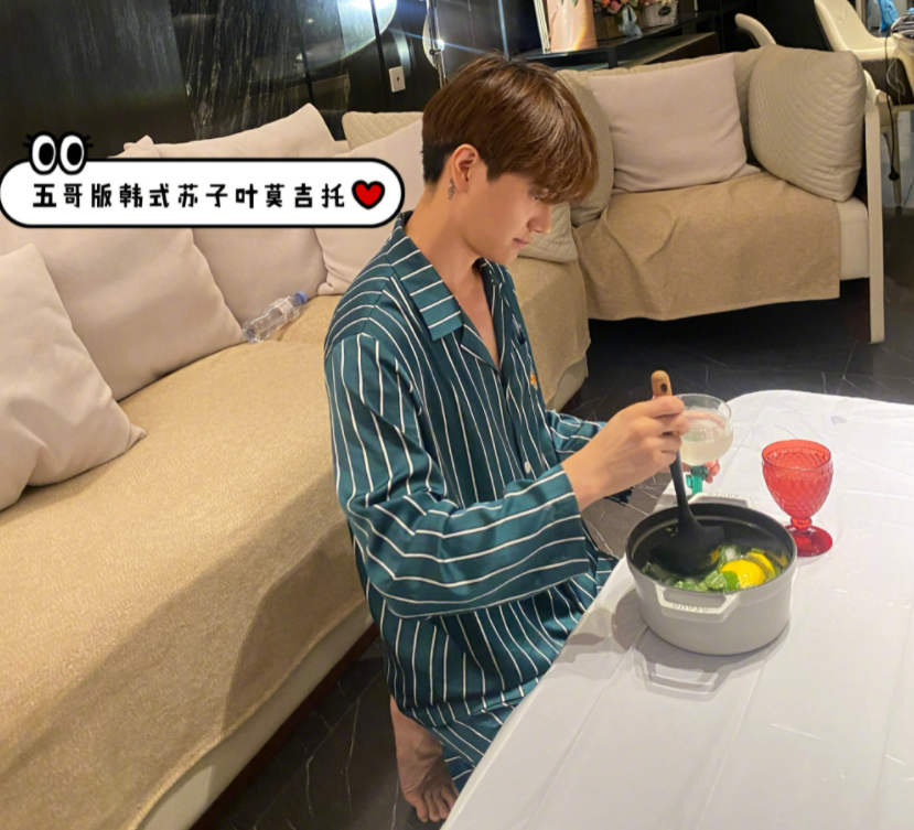 王力宏|金圣恩成功求婚张檬，晒接吻照甜蜜放闪，场地布置却拼错英文闹笑话