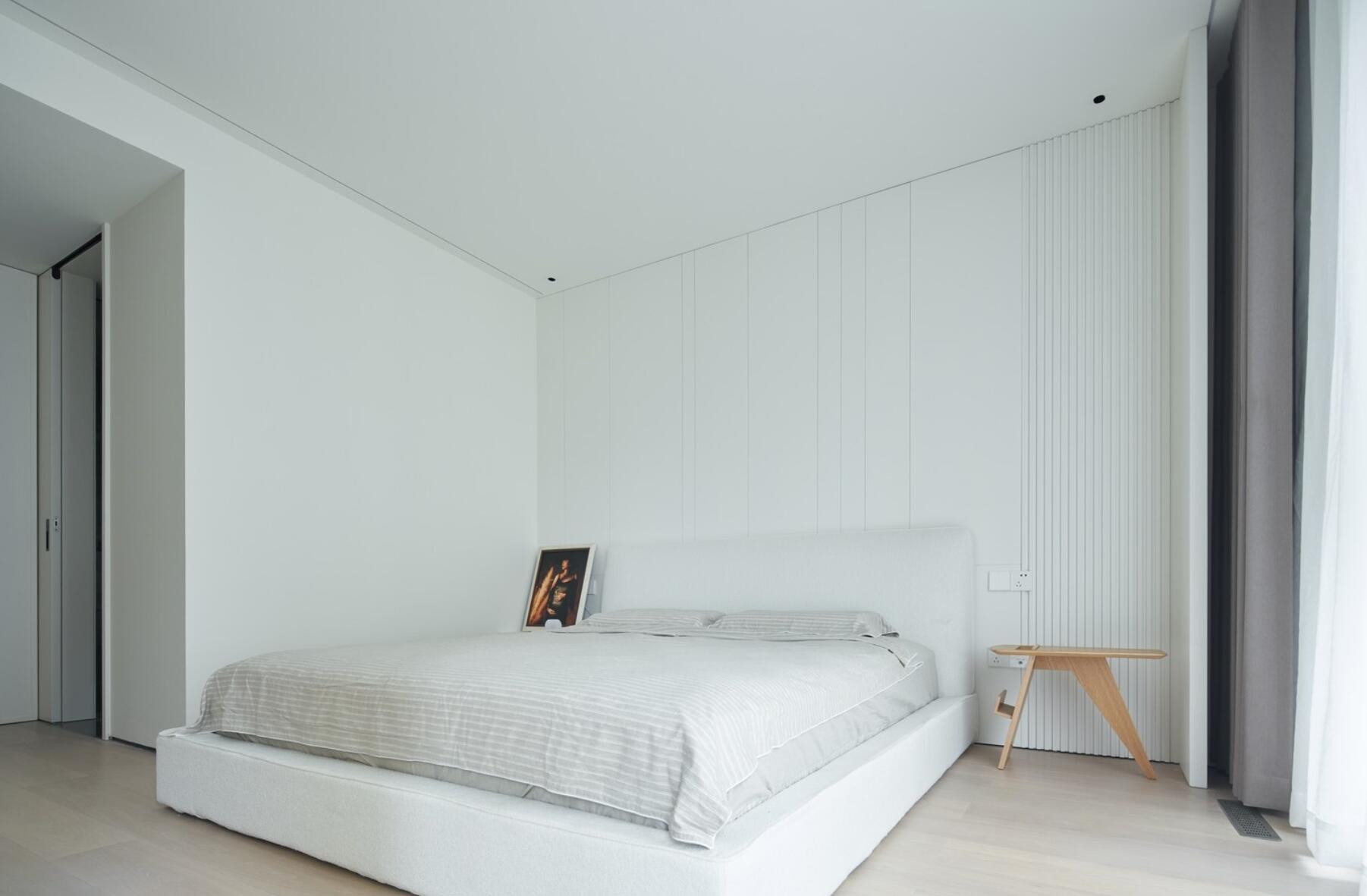 为追求简单生活，她坚持给新家断舍离，完工后窗明几净，大气极了