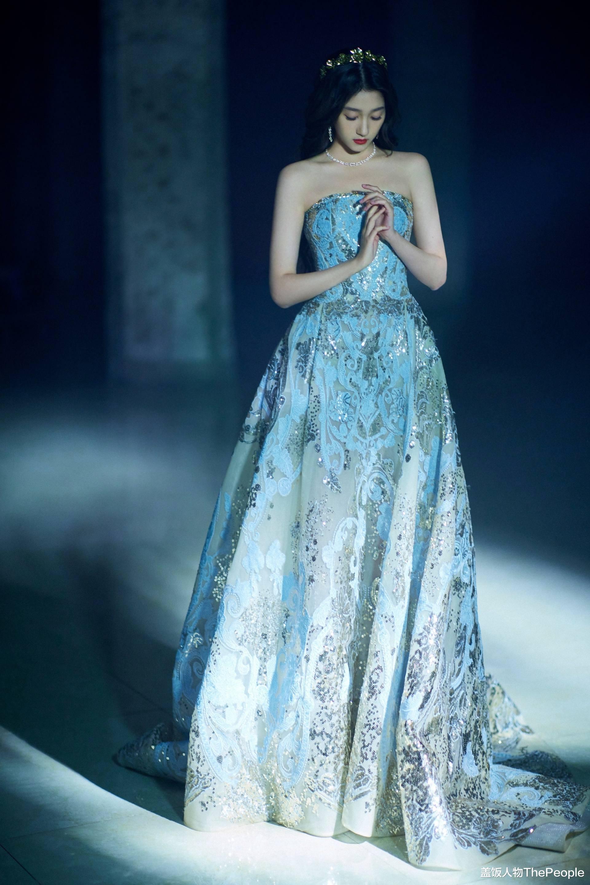 修图|明星百万修图师名副其实？有的技术堪比“换头”，有的却越修越丑