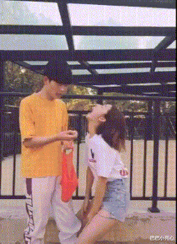 减肥晚餐 大叔刷了200万礼物,终于在如家跟网红女神见面,场面不忍直视!