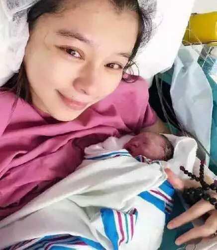 美丽|林志玲发文“感谢生命”疑怀孕，经纪人含糊回应，网友：欲盖弥彰