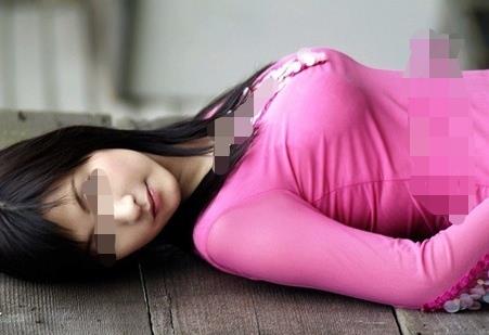 新疆奇案:貌美女酒醉酣睡餐馆包厢引色狼,无耻男浑水摸鱼起歹念