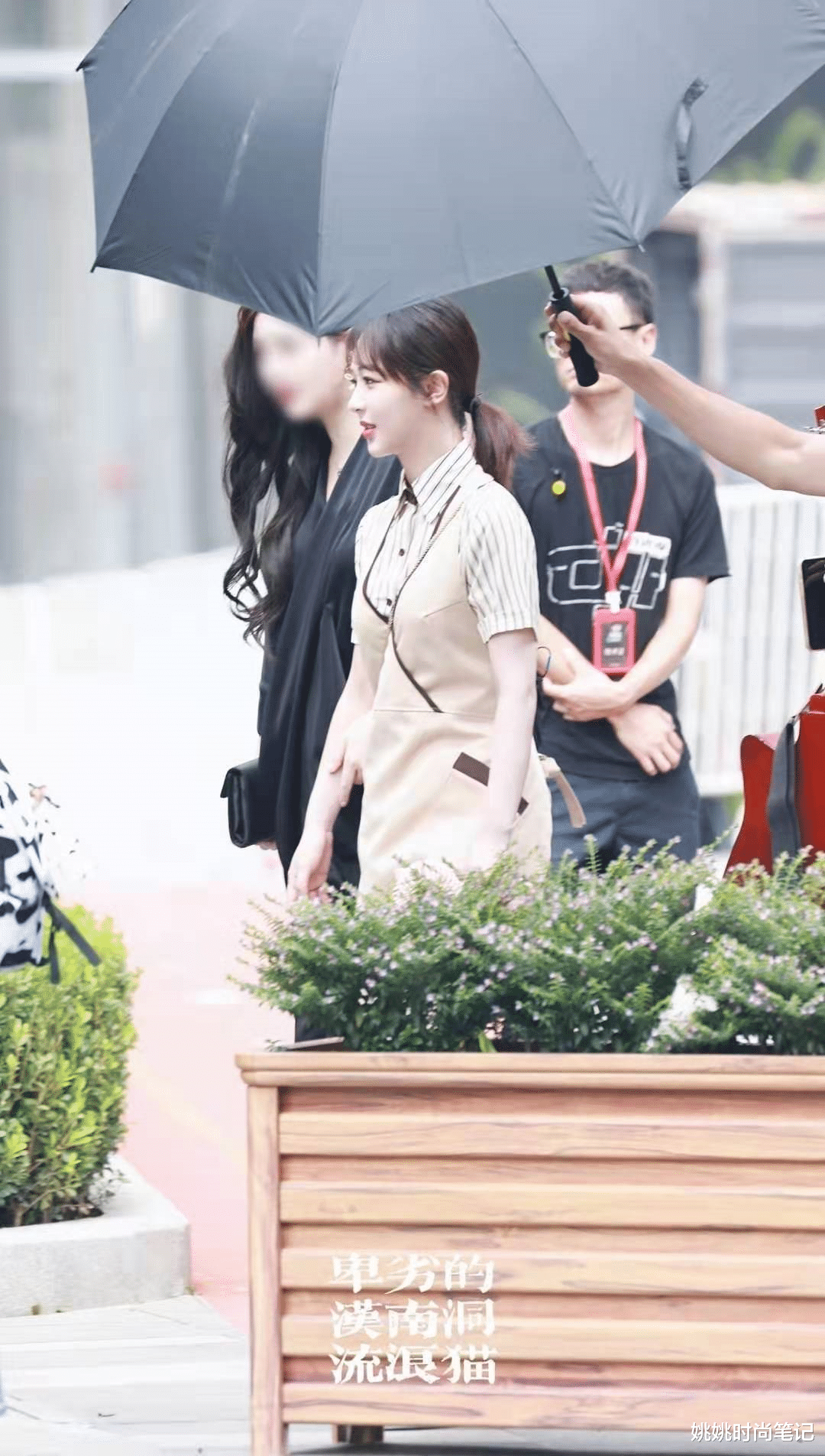 姚姚时尚笔记|杨紫蒋欣同框，时隔4年，引发回忆杀！两人同行，气场却一目了然