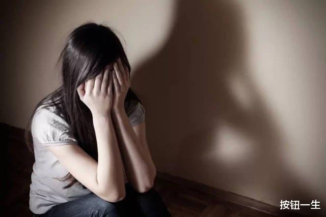 天理不容!儿子奸淫母亲,声称:“你不肯给我睡,就杀死你”