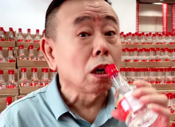 面朝黄土|潘长江直播出事故,粉丝买酒下单未付款,潘叔:不差这几百粉丝