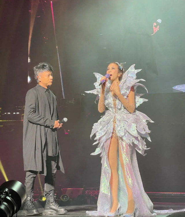 莫文蔚|莫文蔚辱华后演唱会上座率凄惨，张学友帮唱都没用，本人再次道歉