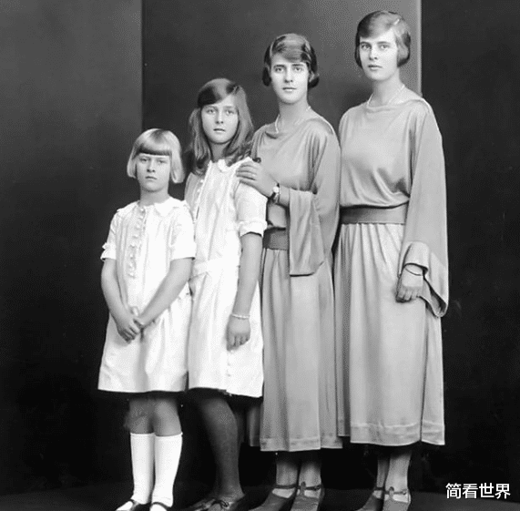 英国|莉莉与菲利普：少年一见倾心，中年争吵冷战，74年爱得炽热绵长