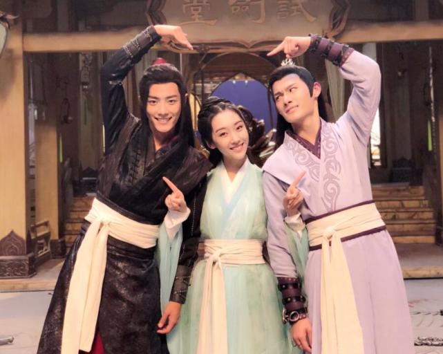 陈情令|时隔8个月，《陈情令》剧组再次“团建”，一家三口团聚却闹乌龙