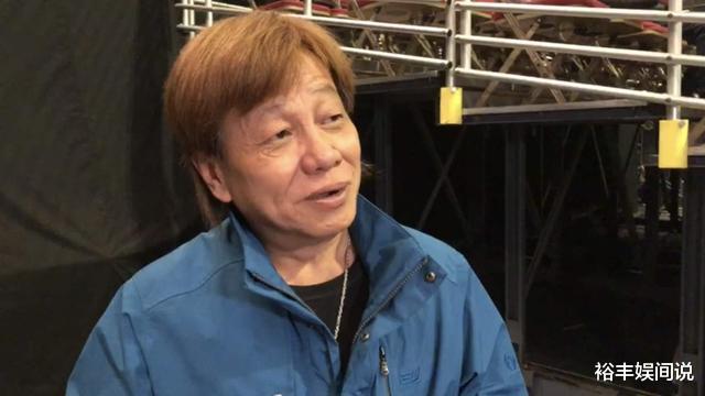 复读机|73岁梁小龙携小20岁娇妻现身，模样俊俏十分优雅，甜蜜同框如父女