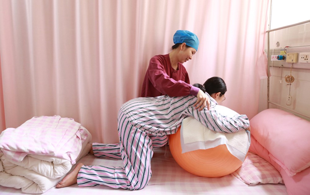 糖果的妈妈|怀孕8个月准妈陷险境,15位邻居赶路献血,孕晚期该注意些啥?