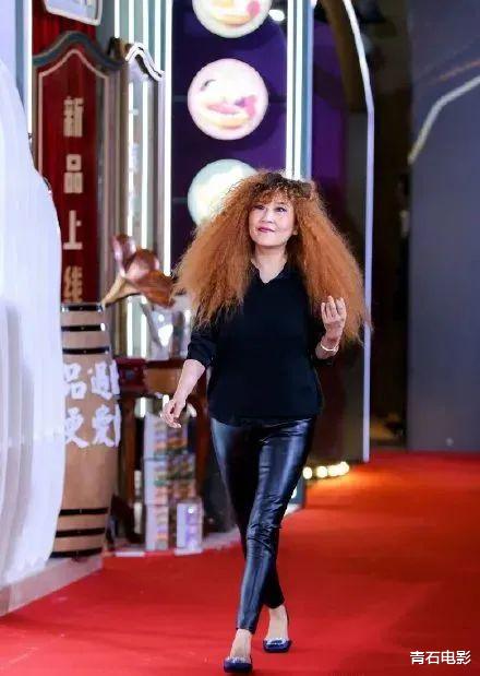 穿衣搭配|红毯看点多！李纯惊艳全场，陈数大秀美背，李若彤不像55岁的人