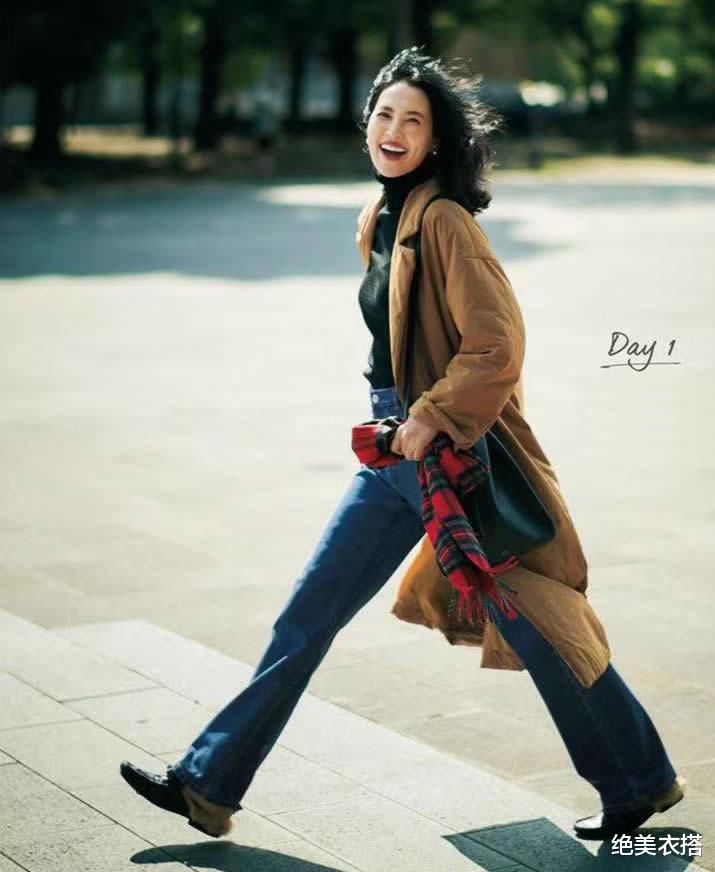 绝美衣搭 踩雷无数，原来“棕蓝配”最美！1件棉服、10套穿搭，惊艳所有人