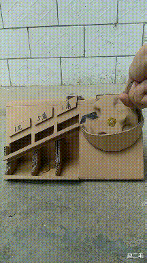 |“家里安排的相亲对象，说自己是32岁！”这确定不是18岁吗哈哈哈哈！！！