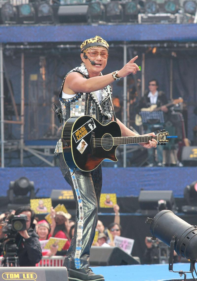 虞书欣|香港第一代歌神许冠杰罕见现身，谈谈他的人生