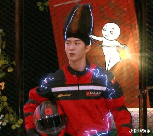 范丞丞|《青环》范丞丞路透曝光，红色赛车服亮眼，没睡醒是我本人了