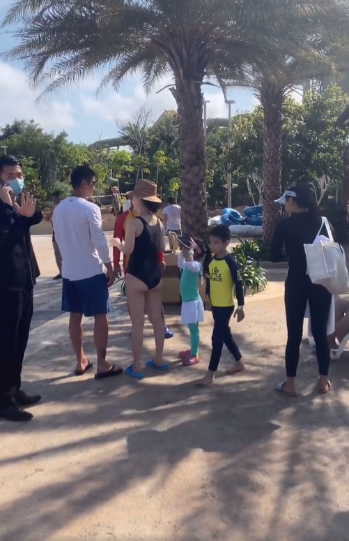 霍思燕|霍思燕穿泳衣被拍，身材发福明显，目睹者解释：真人比这瘦