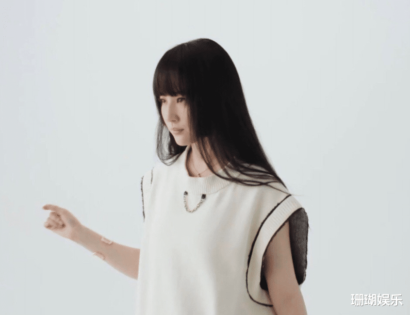 寸头|刘亦菲尝试公主切发型,厚重刘海掩盖不住高颜值,头发丝都让人羡慕