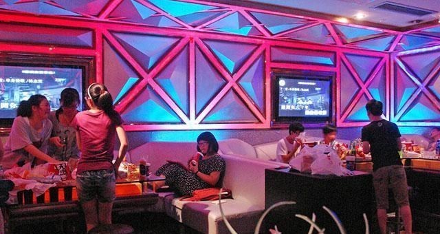 教教你家娃|KTV行业“遇冷”？曾经一座难求，如今陷入关店潮，你还去吗？