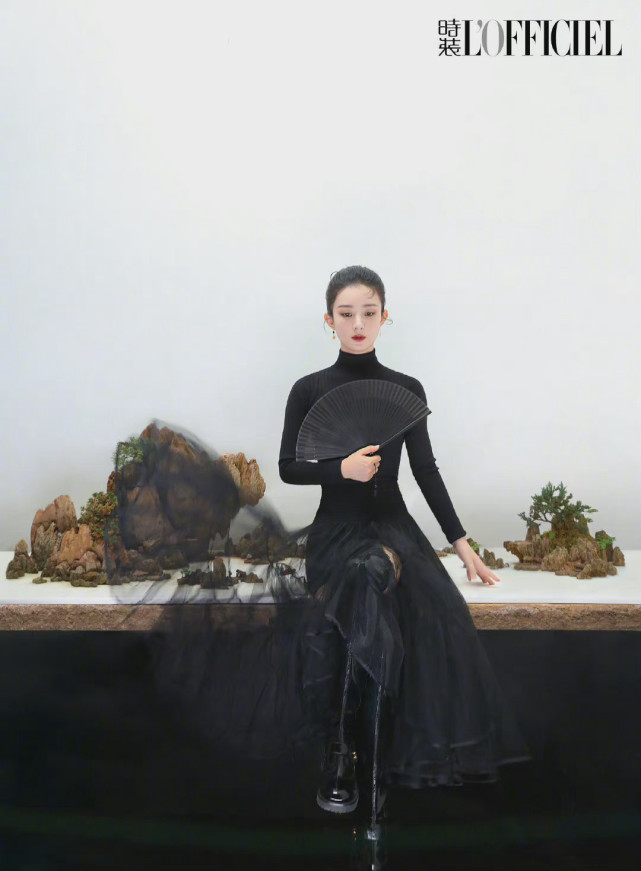 赵丽颖|赵丽颖古风大片美回巅峰！长裙搭斗篷比女侠飒气，绝美容颜太抢镜