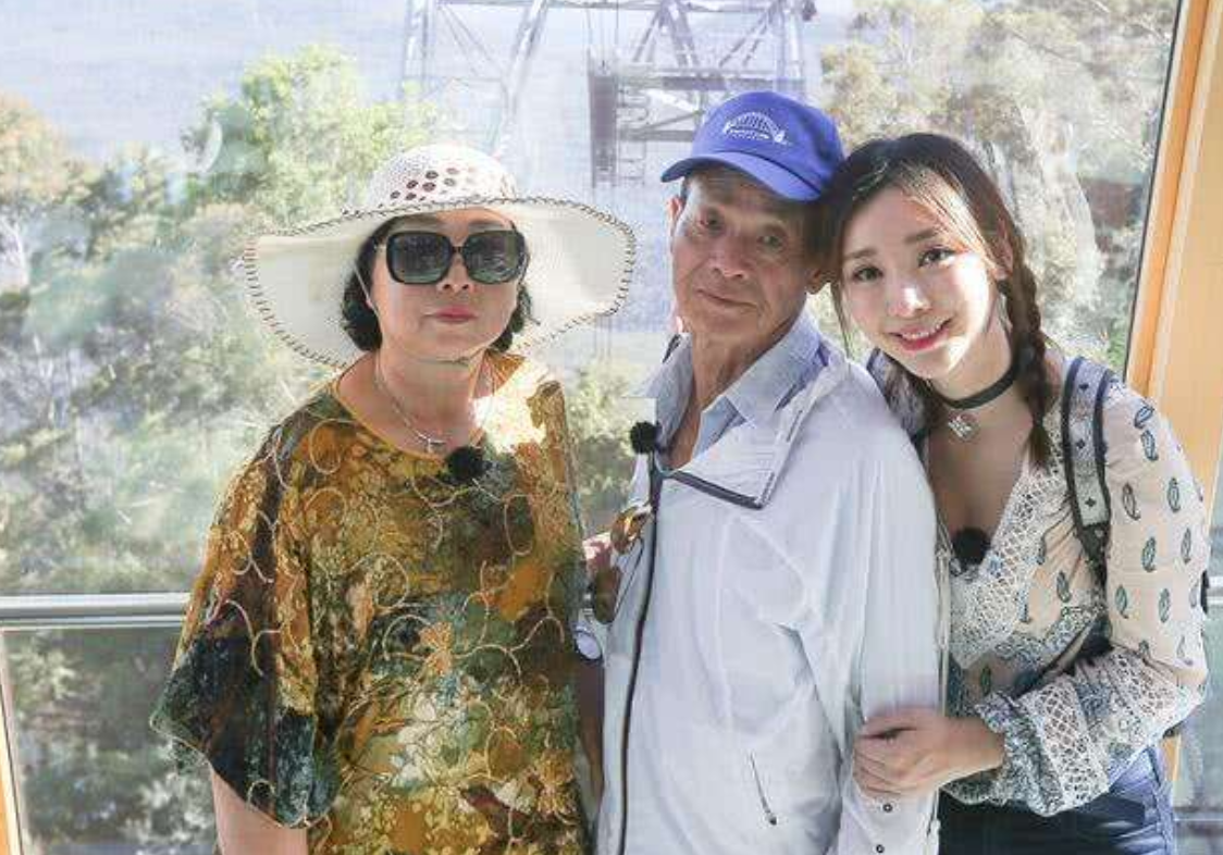 柳岩|女神柳岩：撑起家中一片天，如今41岁仍单身