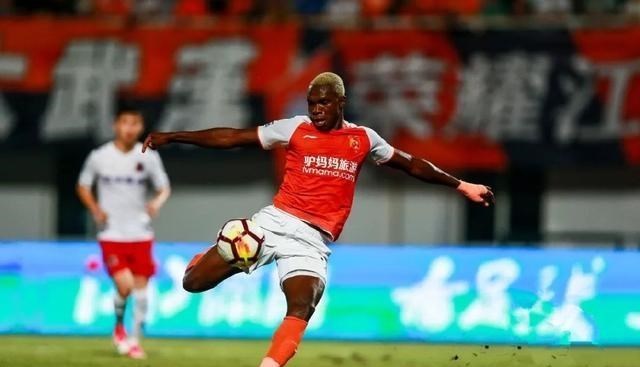 憨爸爸育儿|巴普蒂斯唐离队原因曝光,武汉队弃用法国高中锋,李霄鹏力争首胜