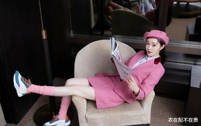 衣在配不在贵 宋轶不愧是郭麒麟绯闻女友，穿套装美得像空姐，知性造型让人惊艳