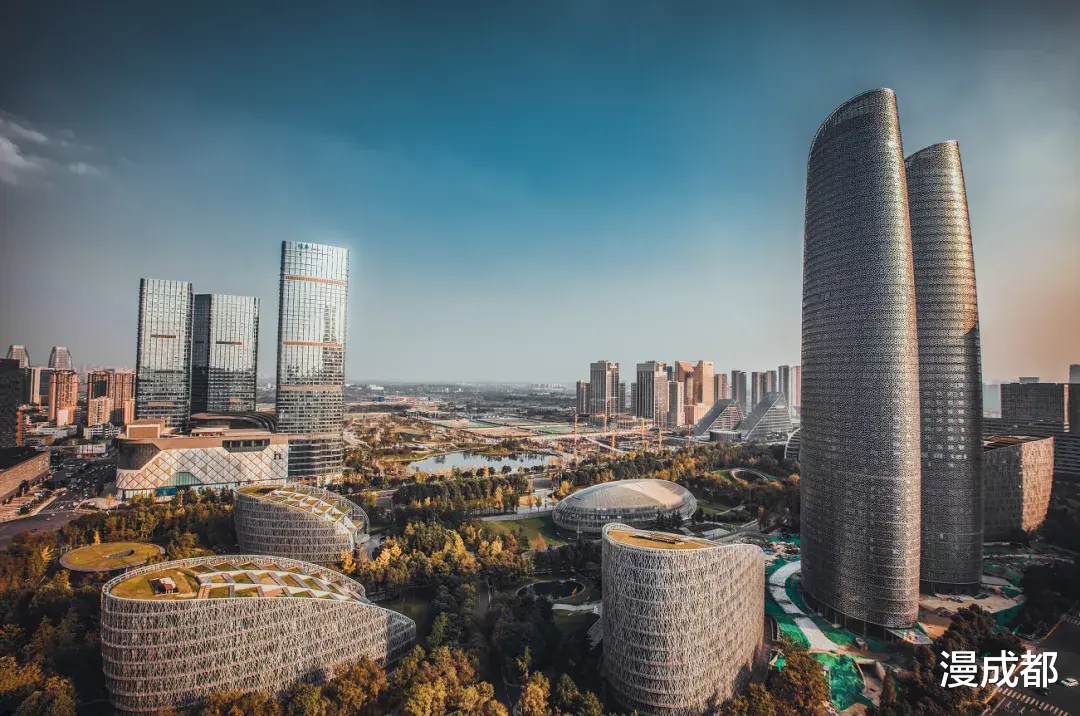 房产证|每个人都能看到交子双塔，但我们住到了塔尖