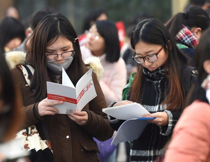 求职|“回家考公务员比自己找工作强”，家长高瞻远瞩，学生却不以为然