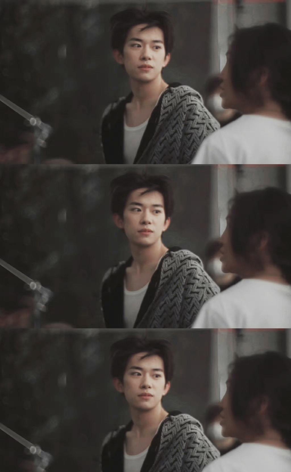 易烊千玺|易烊千玺的顶级氛围感，谁能想到这是他采访时随意拍到的镜头？