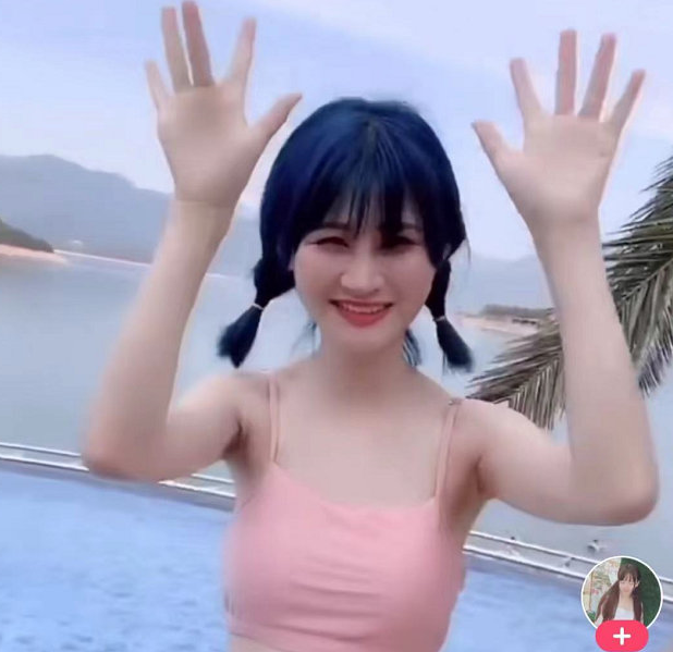 火线妹|火线妹为增加自己人气，直接晒闺蜜游泳装，观看流量瞬间突破千万
