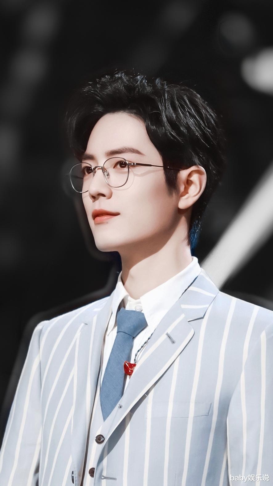 肖战|《王牌》收官，肖战给李宇春送去祝福，言行不一惹众嘲，粉丝挽尊