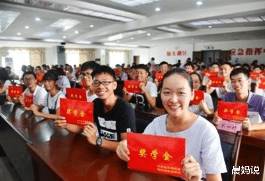 大学生|大学生奇葩请假条，老师看后哭笑不得：阻止父母生二胎是认真的吗