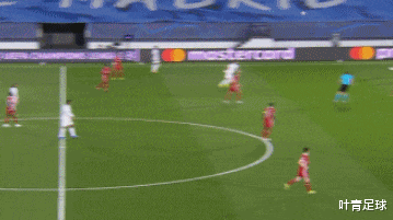 皇家馬德里|3-1！皇馬一只腳踏進(jìn)歐冠4強(qiáng)，齊達(dá)內(nèi)神了，渣叔輸?shù)脹](méi)脾氣