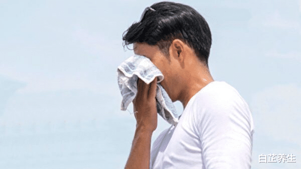 甲状腺|为什么有的人爱出汗？医生：原因无外乎这3点，多留点心