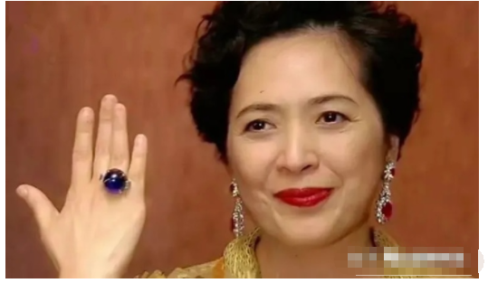 范上官|刘銮雄前妻,被前任追讨11亿上床费,一次1亿,外加39条内裤