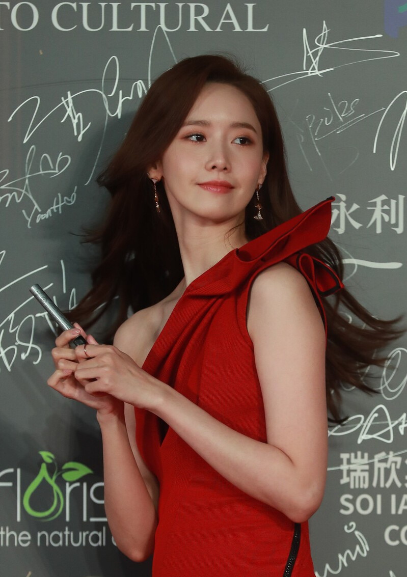 BiuFashion|穿红色的林允儿太妩媚，不愧是女团出身，气质身材衣品样样出彩