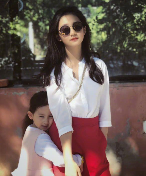 孙莉|孙莉社交平台晒女儿的合照，身材容颜引网友称赞