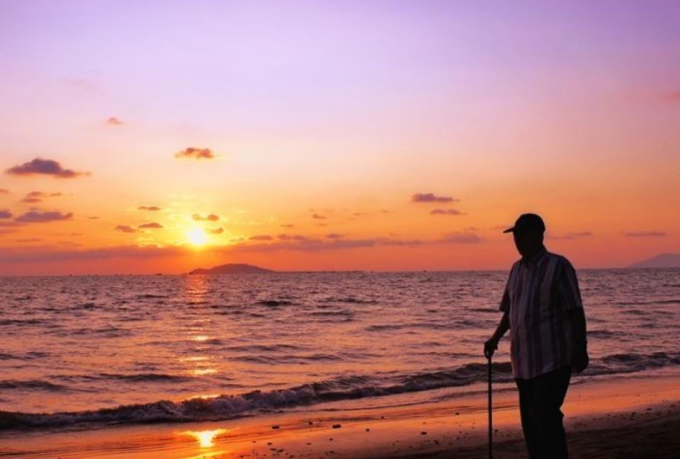 爱因斯坦 时间是错觉？牛顿与爱因斯坦已解释，人们更愿意接受谁的观念？