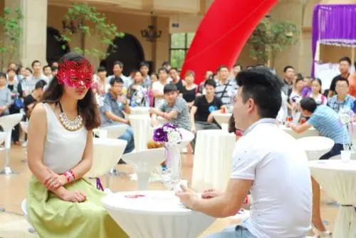 丁余生|相亲女要求20万彩礼，男方表示没问题，分别时相亲女却傻眼了！